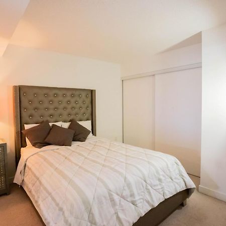Cn Tower View Suite With Free Parking Toronto Exterior photo