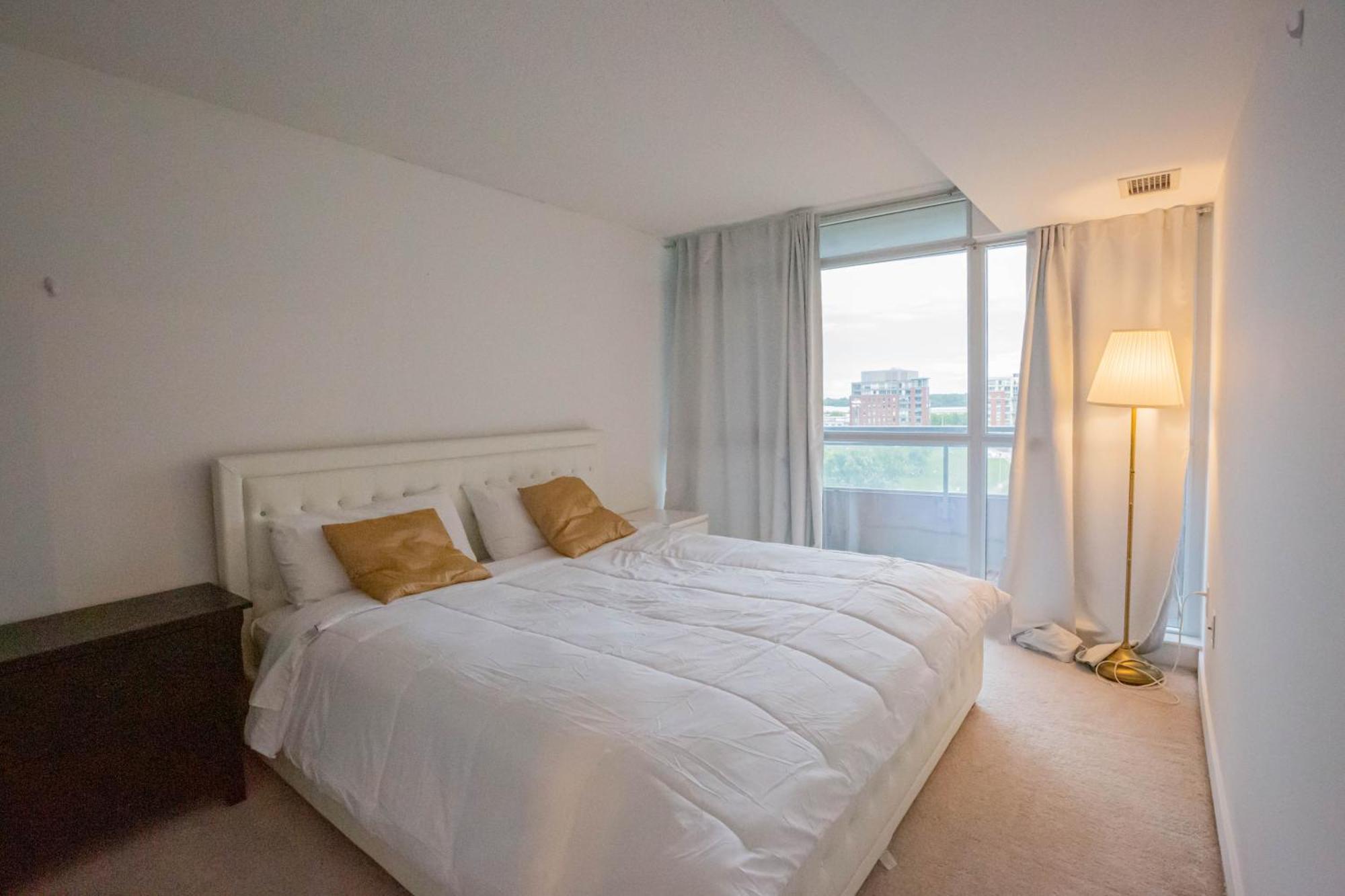 Cn Tower View Suite With Free Parking Toronto Exterior photo